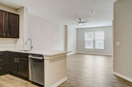 S Bed Las Brisas Apartment Homes 59